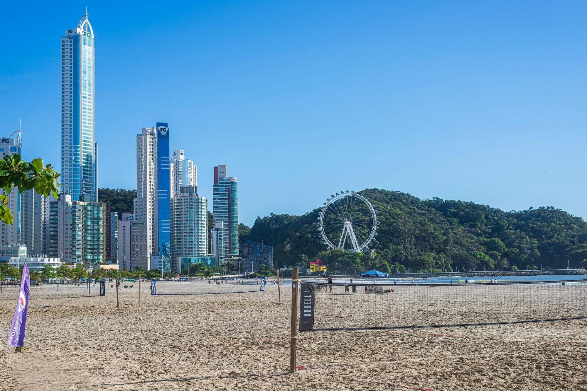 Slns043 - Ape 2q+2wc Em Localizacao Privilegiada * Balneario Camboriu